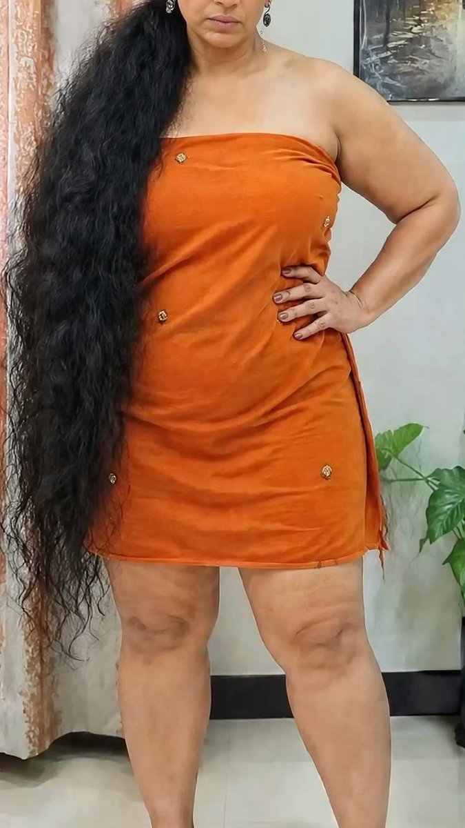 Momscuck's tweet photo. Endha oru Moment dha enna Cucksona mathinichi ❤️‍🔥

 School padikum bodhu en Amma va epdi pavdai oda parthen andha velaii thodai  longa hair towel katitu🥵 summa oru Home made Bittu padam sakkela madhri iruthanga

Epdi ethana per avanga Amma'sa endha super kolathula parthu irukinga https://t.co/8nhTFuli4j