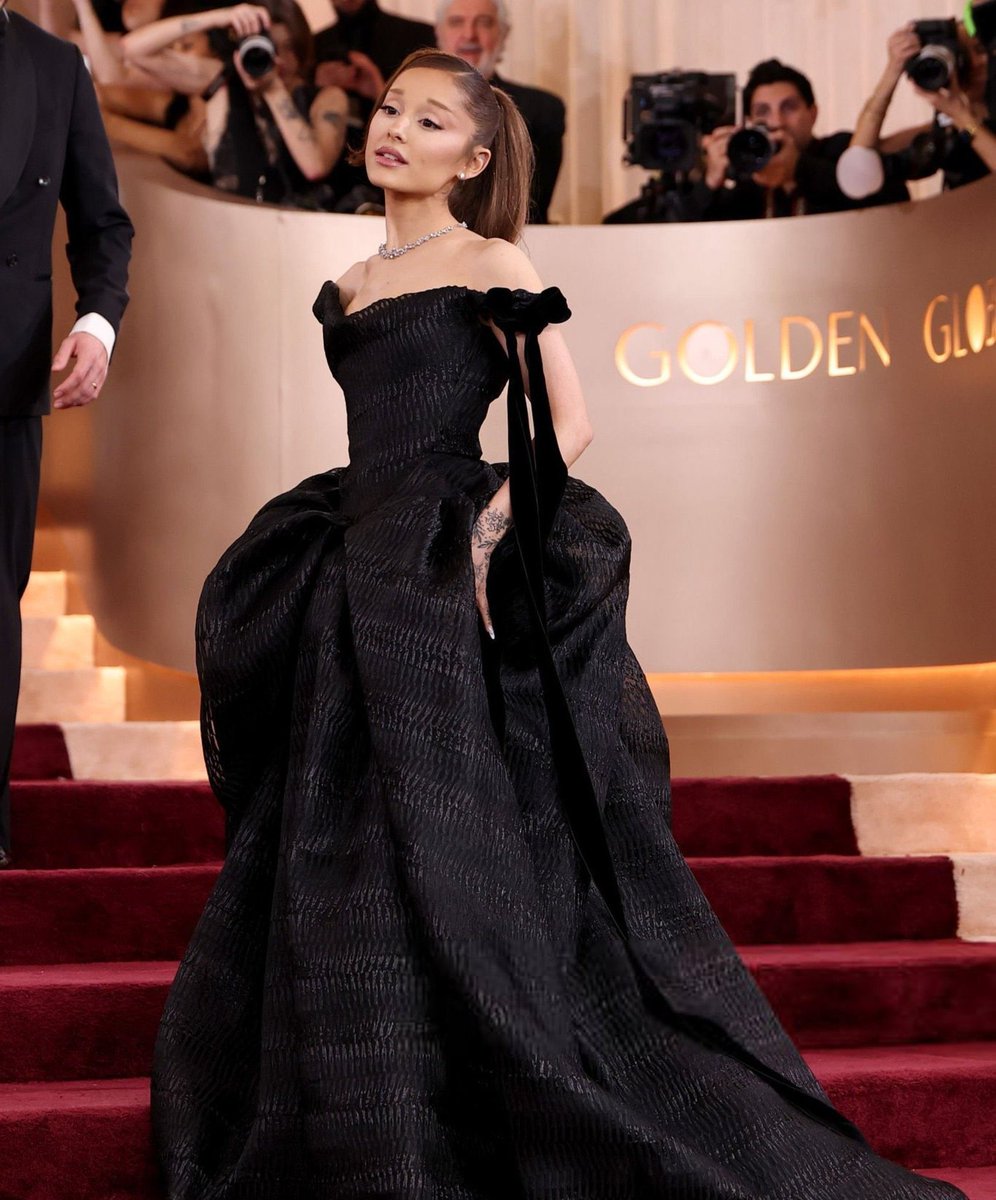 thearianahub's tweet photo. .@Variety currently predicts Ariana Grande to receive a #GoldenGlobes nomination for “Best Actress in a Comedy/Musical” for “Focker In-Law”. https://t.co/jObvtPPzid