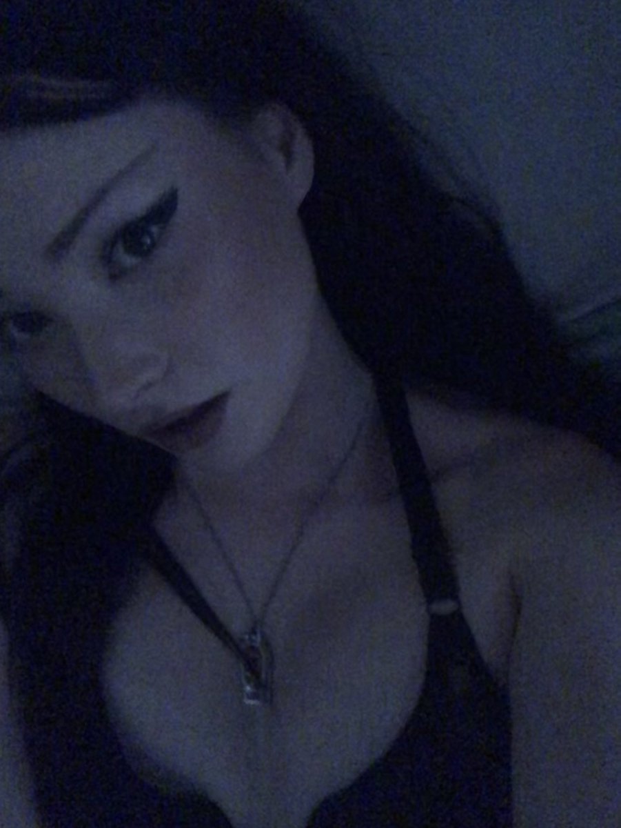 reIaxingthot's tweet photo. I LUV LOW QUALITY #IPHONE8 #BADLIGHTING https://t.co/97AFdrtfH2