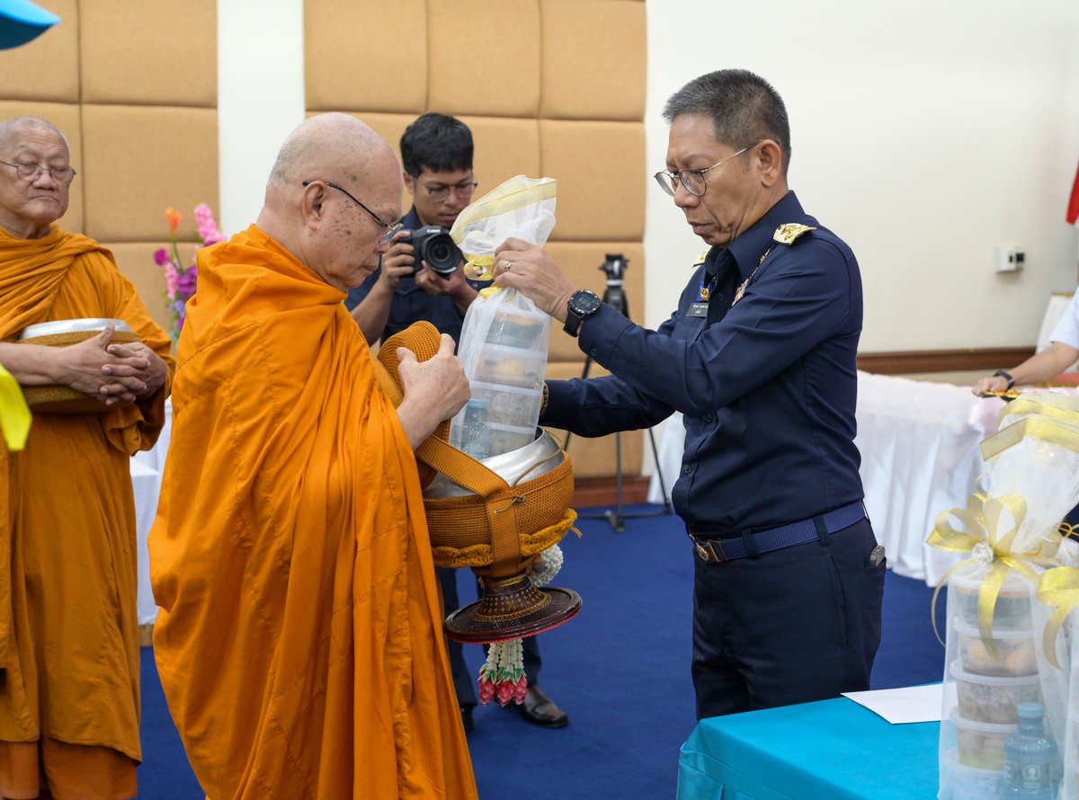 PrTreasury's tweet photo. พิธีทำบุญตักบาตร "กิจกรรมเสริมสิริมงคล ส่งต่อภารกิจกรมธนารักษ์ เนื่องในวันสิ้นปีงบประมาณ พ.ศ 2569"

อ่านต่อได้ที่ 
🔗 : https://t.co/m6yk5FWwbs

#PR_TRD #กรมธนารักษ์ #ประชาสัมพันธ์กรมธนารักษ์ https://t.co/0uFKqr30h0