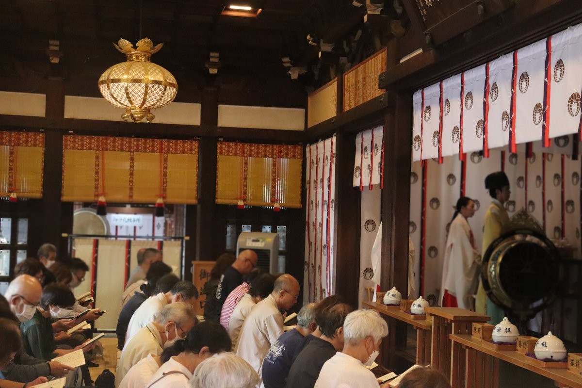 ishikirishrine's tweet photo. 10月、神無月になりました。
当月は御本社境内社の「乾明神社例祭」、上之社境内社の「婦道神社例祭」とはじまり、「秋季大祭」へと続いてまいります。神社祭祀は時代ごとの真心によって受け継がれて現在に至ります。今一度襟を正し、古きを守る思いで神事を行ってまいります。
#石切劔箭神社 https://t.co/tss2xkhOgM