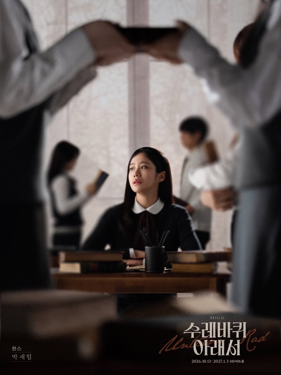 nepcontents's tweet photo. [#수레바퀴아래서]
✨ 스페셜 포스터 공개
 ❝여전히 새장 속에  갇힌 난❞

🕊 한스 #박새힘 
-
뮤지컬 <수레바퀴 아래서>
𝟐𝟎𝟐𝟔.𝟏𝟎.𝟏𝟑 - 𝟐𝟎𝟐𝟕.𝟎𝟏.𝟎𝟑
SH아트홀

#뮤지컬 #수레바퀴아래서 https://t.co/0jcqqc71T4