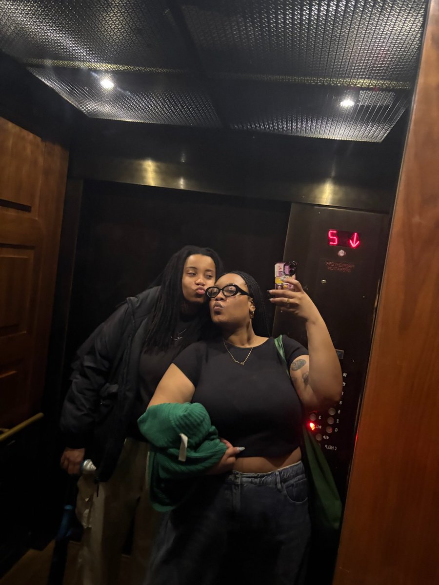 notanarch1ve's tweet photo. they cooked us up in the same lab ￼just so we could kiss 💝👩🏽‍❤️‍💋‍👩🏽 https://t.co/KNknYCSZYv
