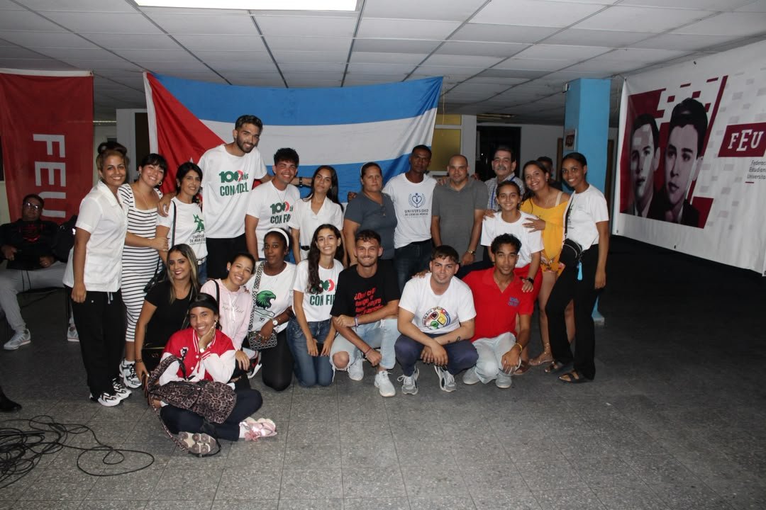 UcmMedicina's tweet photo. Peña Universitaria: "Latido Universitario", participa el presidente de la OCLAE, @José Alejandro Alonso Cáseres
La #FeuUCMPinar y la #FeuUPR, se hermanaron en una sola para esperar con ansias el Acto Nacional de Ingreso a la #FEU.
#100AñosConFidel
#UCMPINARXLAEXCELENCIA https://t.co/pF4SITNocj