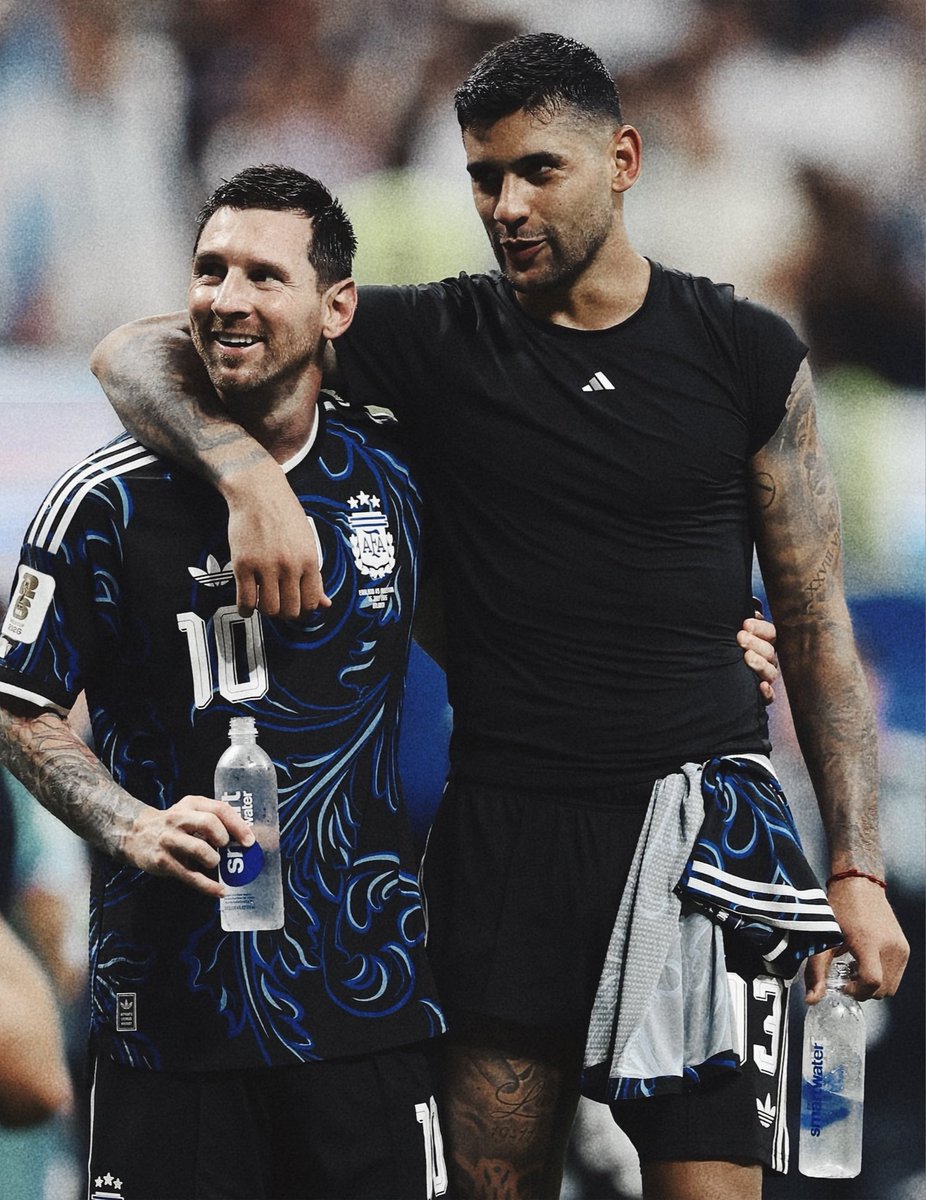 AlbicelesteTalk's tweet photo. 🚨🥹🇦🇷 Cuti Romero: “We’re going to miss the Argentina captain for the rest of our lives. It’s a day I’ll never forget, and I FEEL READY to take on this responsibility.

"I never imagined I would become captain of the National Team. I started my professional career here, and 10 years later I’m coming back as Argentina captain. It’s something incredible. It’s obviously a huge responsibility, but I feel ready for it.

"And of course, you mentioned Leo… We’re NEVER going to have another player like Leo. That’s the truth. He’s the greatest player in the history of football.

"He was an EXAMPLE for all of us. We watched him grow up from when we were very young, we saw him, but he always taught us to get back up again.”