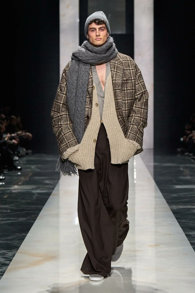 DAMAN_Magazine's tweet photo. Tone-on-tone patterns and casually draped cashmere. Step inside our seasonal guide to muted check tailoring.

Read more
https://t.co/ZKE5ZhpHtX https://t.co/BnvHB6ZSXG