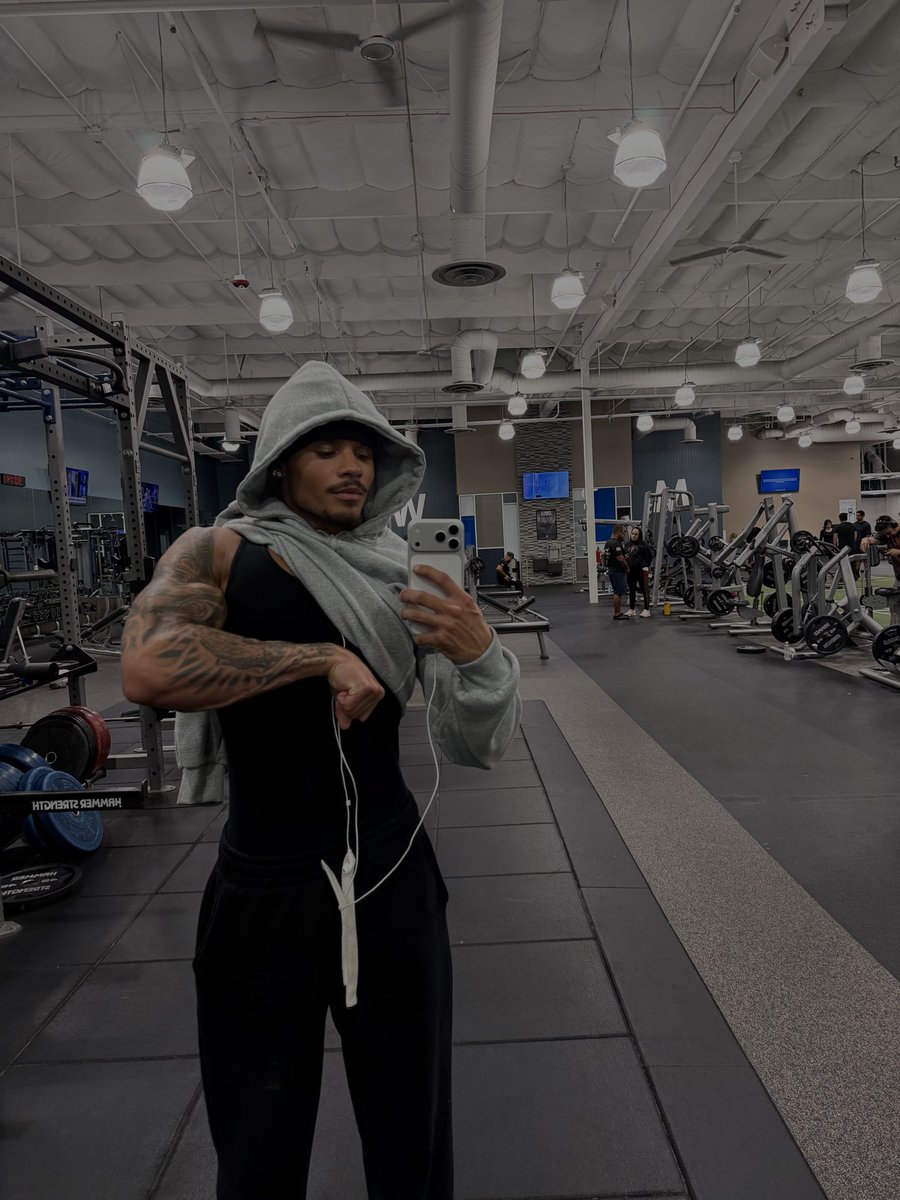 itsdavionkhalil's tweet photo. gym flic #ie #LA https://t.co/c7et3UXhfL