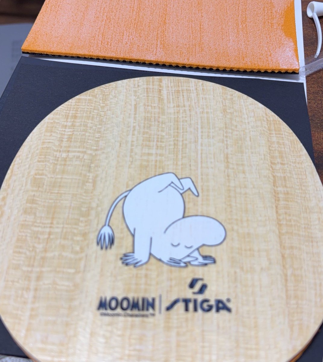 Lili91287875's tweet photo. 北欧の大人気キャラクターのムーミンとSTIGAのコラボラケットがあるのはご存知でしょうか！？
先日こちらのラケットを試打してきたので後日YouTubeにアップ予定です！！
にしてもリアルに観賞用として飾っておきたいくらい可���らしいデザイン🫪 https://t.co/Dd0w2ttUc6