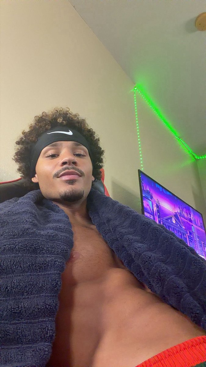 itsdavionkhalil's tweet photo. Growing my hair back #IE #LA https://t.co/CqgvVIDNxI