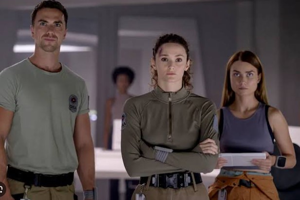 Interieures_x's tweet photo. The Ark : 2 ans après, la série de science-fiction dévoile enfin la date de sortie de sa saison 3 https://t.co/25VYd51055 https://t.co/wONemauKOg