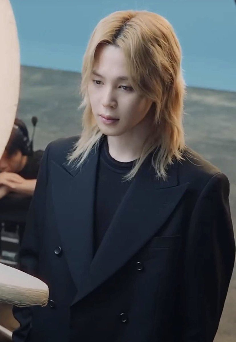 cocojm_0t7's tweet photo. JIMIN NEW PIC !! HIS HAIR OMG https://t.co/bDE8DSgmJs