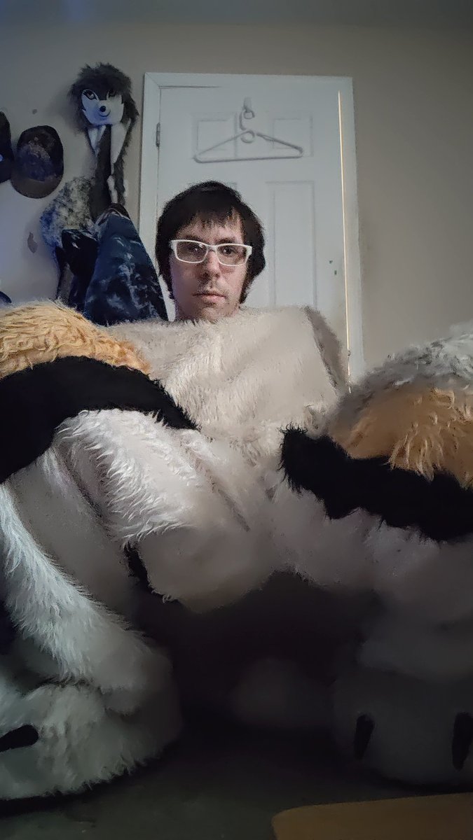 zacharygraywolf's tweet photo. #Zacharygraywolf #myfurrysuitwerewolf #myfurrysuit https://t.co/6adZ0S9nAK