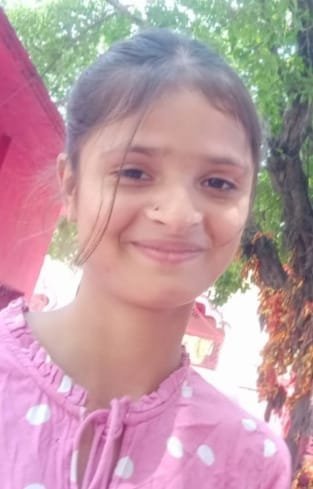 pandeydealer's tweet photo. #jaunpur 

#Missing 

वैष्णवी सिंह पुत्री सरिता सिंह 

थाना लाइनबाजार जौनपुर निवासी 

दिनांक 27/09/2026 से लापता है 

जौनपुर की बिटिया आज पांच दिन बीत जाने के बाद भी जौनपुर पुलिस अभी तक वैष्णवी को ढूंढ नहीं पाई 

@jaunpurpolice
@Uppolice
@upgrphq  

संपर्क सूत्र 👉 9559721017 https://t.co/OIzOwG7GUx