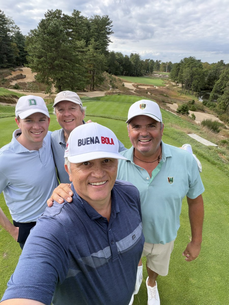 espnsutcliffe's tweet photo. Un lugar mágico #PineValley #bucketlist #golf #LosAmigosSonLosAmigos https://t.co/EhDFVBWNoS