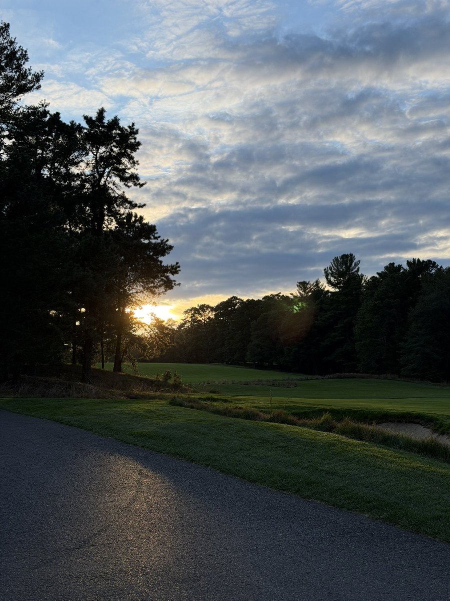 espnsutcliffe's tweet photo. Un lugar mágico #PineValley #bucketlist #golf #LosAmigosSonLosAmigos https://t.co/EhDFVBWNoS