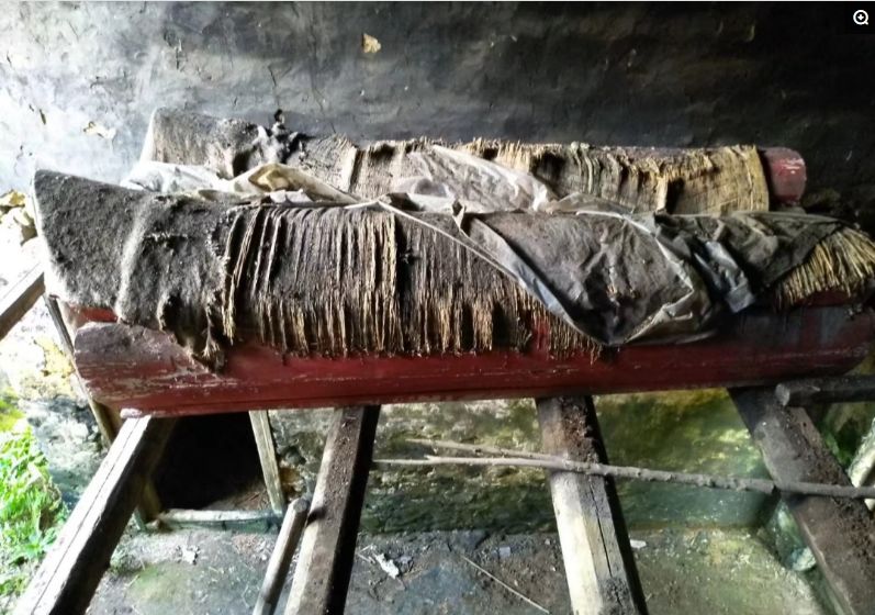 georg_orbit_8cc's tweet photo. Coffin makers face harsh criticism for shoddy work in local market.， https://t.co/tlgEA7FitO