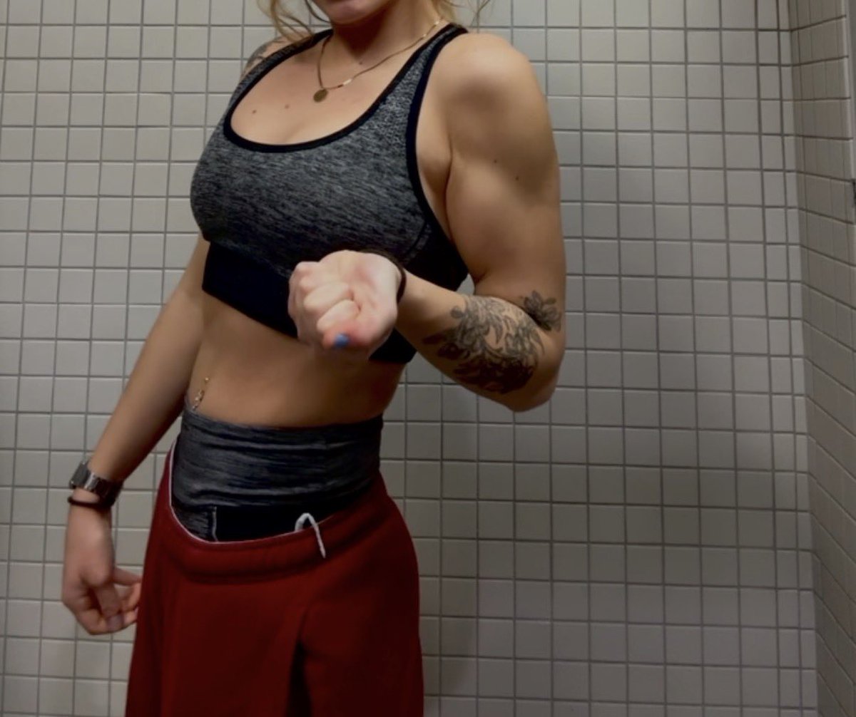 luver_lee's tweet photo. heard it was #biceptember ? here’s my contribution #wlw #les https://t.co/FP6o2MuUVF