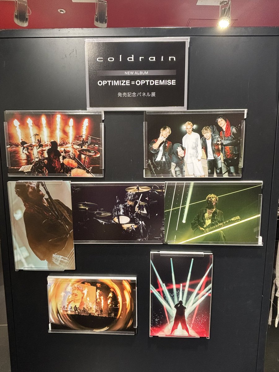 BKWBuddies's tweet photo. タワレコ渋谷でやってるcoldrainの発売記念展示会見に行ってきた
メガホン使用感がめっちゃすごい
#coldrain https://t.co/E0hQe4Kc4o
