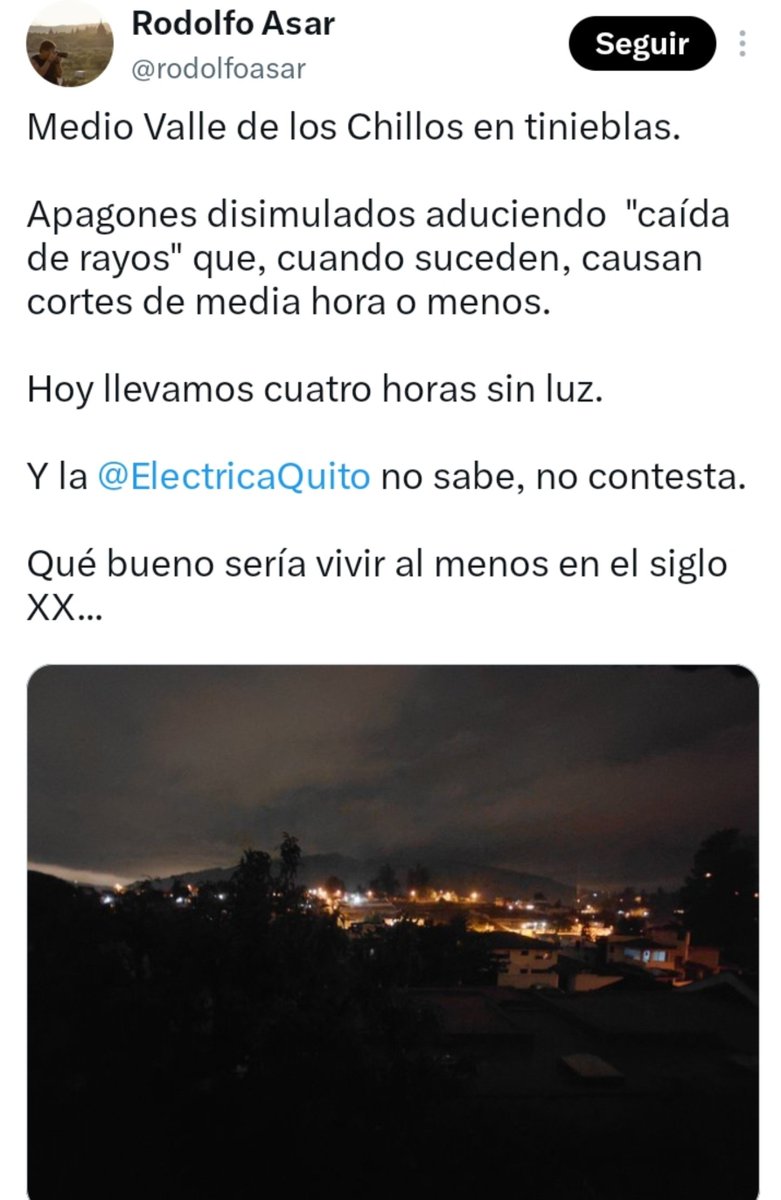 SomosEstrategia's tweet photo. Corte de luz en el Valle de los Chillos. 

Usuarios denuncian que llevan casi 4 horas de corte y la @ElectricaQuito no informa la causa. https://t.co/xJaFiiji5F