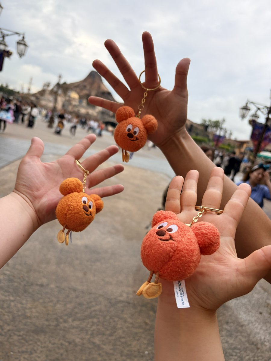 x00369x's tweet photo. ぬい撮りと知らぬ友人たちと1枚目
私が指摘した2枚目(笑) https://t.co/q8GrTWZnpH