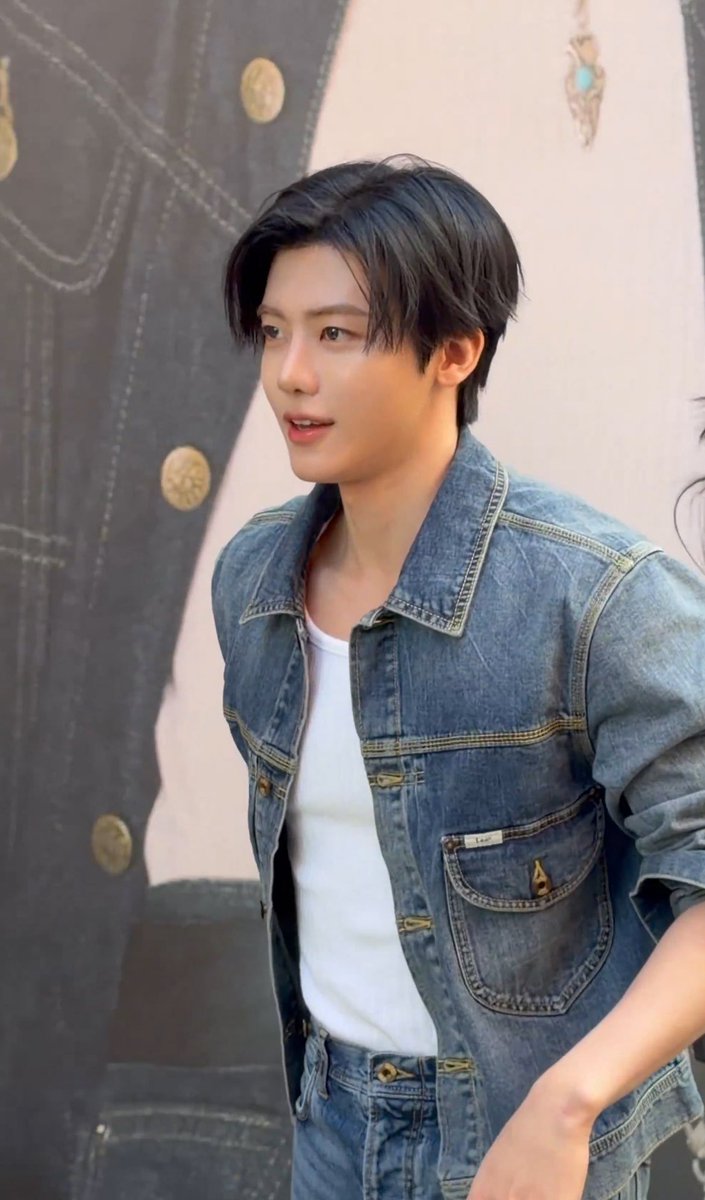 najaemwenny's tweet photo. หล่อมาก ทำไมอะไรแบบนี้กุไม่ได้เห็นด้วยตาเนื้อㅠㅠ https://t.co/0aahmEeOBc