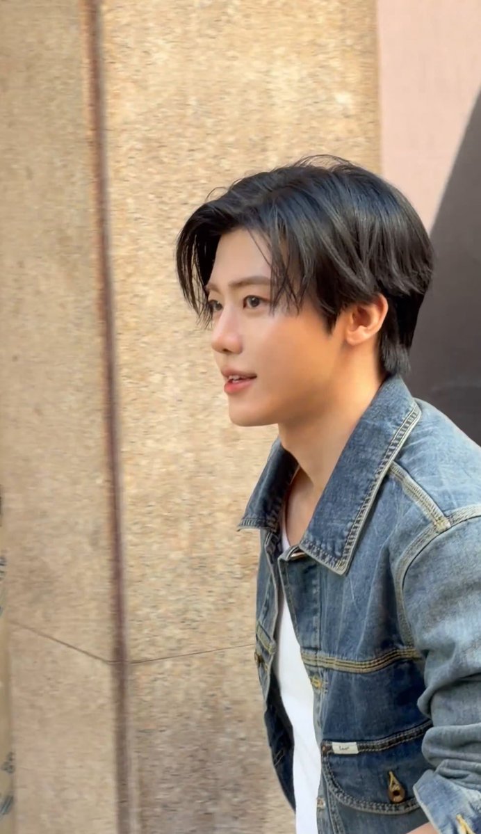najaemwenny's tweet photo. หล่อมาก ทำไมอะไรแบบนี้กุไม่ได้เห็นด้วยตาเนื้อㅠㅠ https://t.co/0aahmEeOBc