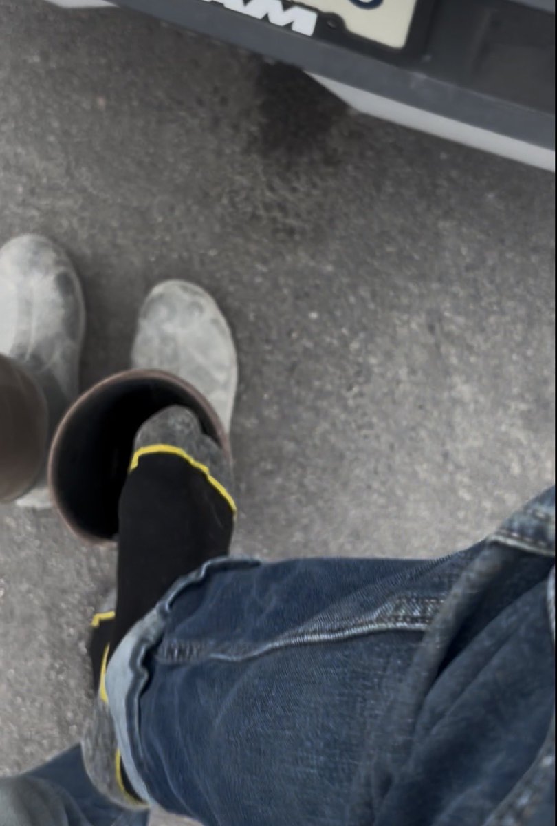 AlphaMastezhx's tweet photo. Taking work boots off. Dm for custom https://t.co/5RkJ5LncRI