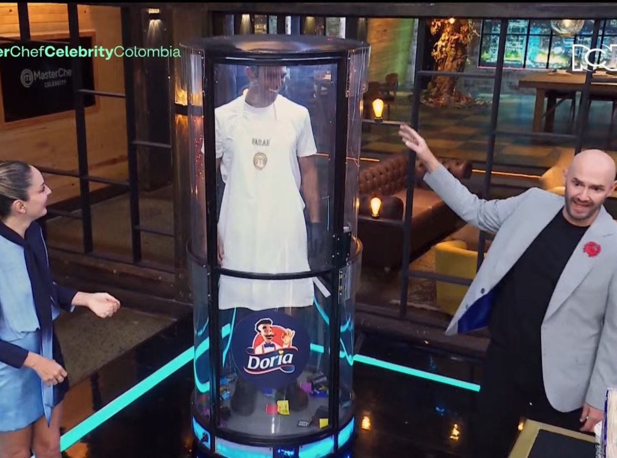 YuyiColey's tweet photo. Dios mío ese hombre cuanto mide 🫪 yo sabía que era algo, pero no había dimensionado que tan alto 🤯
#MasterChefCelebrityColombia https://t.co/4rMK644dbl