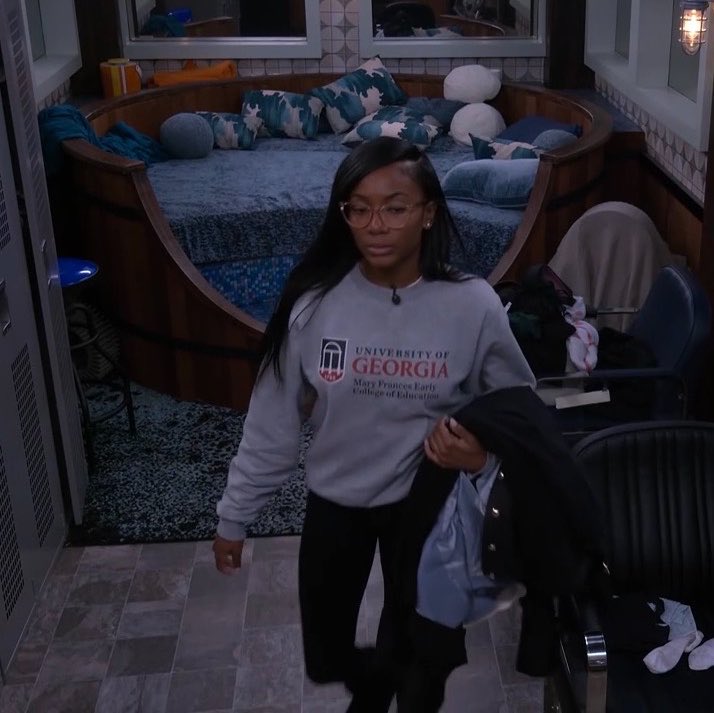 BBUpdatesLive's tweet photo. Taylor debuts new hairstyle for finale night #BB28 https://t.co/arLCjhlmtp