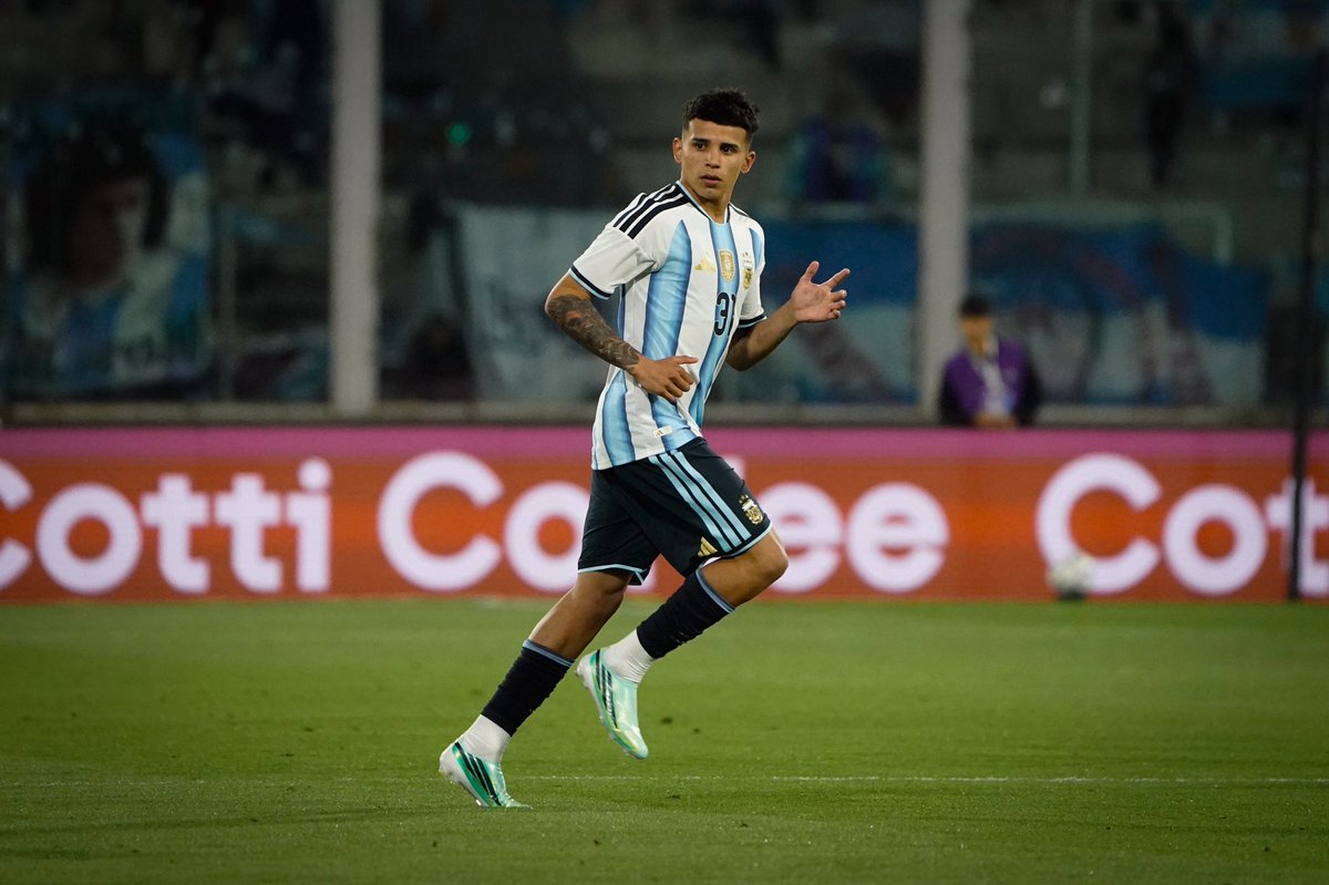 BocaJrsOficial's tweet photo. Hecho en Boca Predio y 𝗗𝗘 𝗦𝗘𝗟𝗘𝗖𝗖𝗜𝗢́𝗡 🇦🇷💙💛💙 https://t.co/myvHvdwqlP