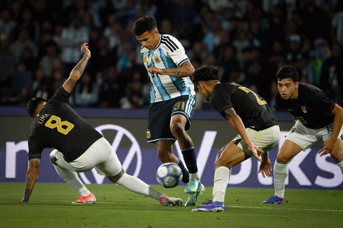 BocaJrsOficial's tweet photo. Hecho en Boca Predio y 𝗗𝗘 𝗦𝗘𝗟𝗘𝗖𝗖𝗜𝗢́𝗡 🇦🇷💙💛💙 https://t.co/myvHvdwqlP
