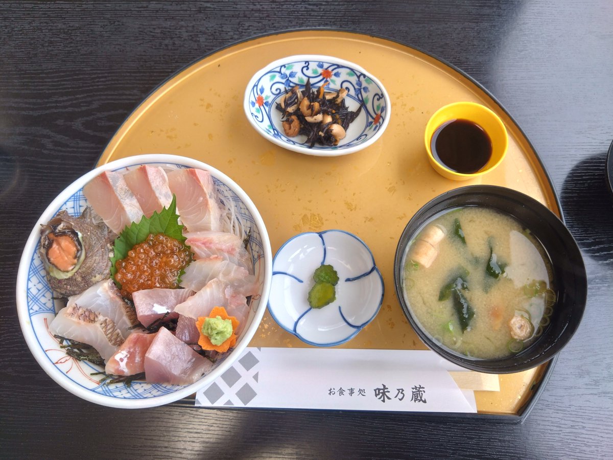j1101t1's tweet photo. 隠岐
最後の食事🍴
海鮮丼🐟️ https://t.co/moaGPbKwEx