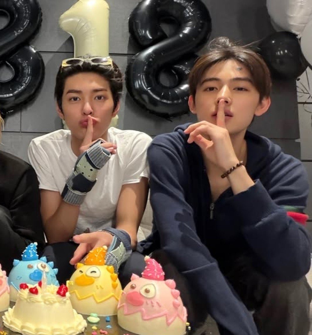 twinkkitu's tweet photo. 엄튀 이럴때존나좋음 여자 애교부리고사랑스럽고 남자 을왕리석쇠버터구이고 https://t.co/gciUlGsiT7