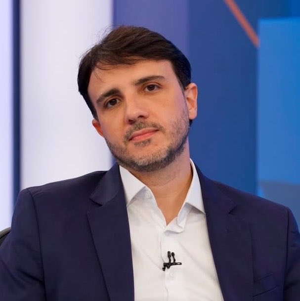 GTNewsOFICIAL's tweet photo. 🚨URGENTE - Presidente do TSE, Nunes Marques rejeita pedido de Renan Santos para obrigar a Globo a incluí-lo no debate presidencial https://t.co/ABa068NXTM