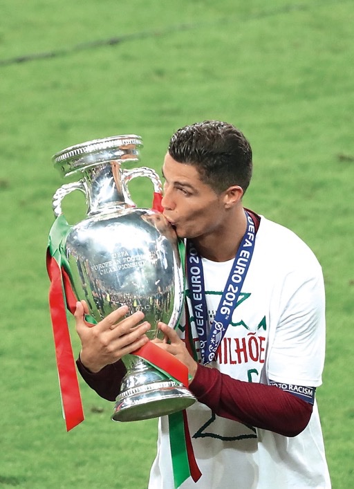 MadridXtra's tweet photo. You made history, @Cristiano! ❤️ https://t.co/cUwtjUDWZ5