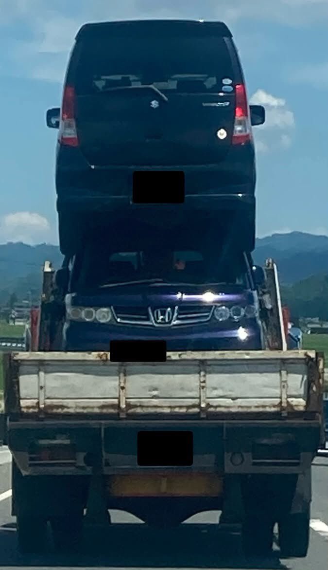 Izumi_Sunagawa's tweet photo. 外国人の積載って完全に違反なのに、
何で取り締られないんだ？

警察に通報しても「注意しときました〜」とかいうふざけてた対応だったと。

こんなのありえないだろ。

だからクルドカーなんかが平気で走るようになるんだよ。 https://t.co/OOHolAmDeB