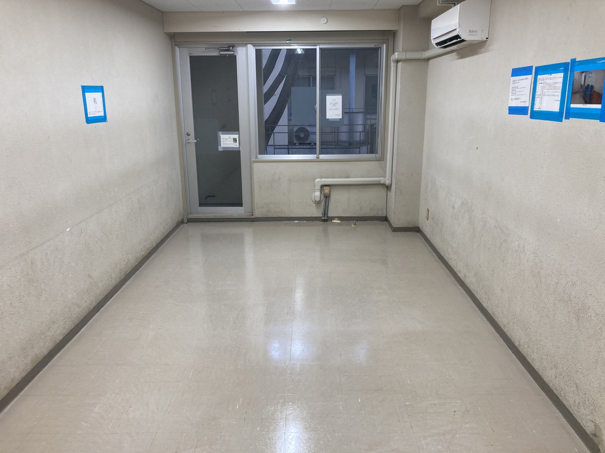 GakkanUT's tweet photo. 【学生会館・キャンパスプラザの大掃除を実施しました】
去る9月27日、学生会館運営委員会は学生会館・キャンパスプラザの大掃除を実施しました。
従来よりもエコな方法で床の汚れを除き、ワックスを塗り直しました。
休日の閉館にご協力いただき、心より感謝いたします。 https://t.co/p7qYG5PLqo