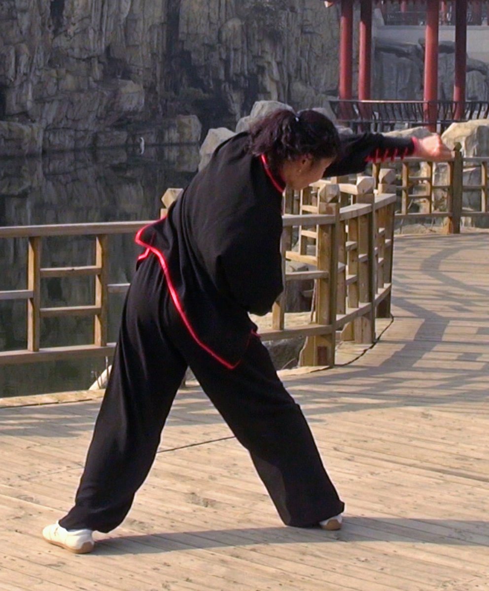 felto_sanc__ff3's tweet photo. [Yan Qiaoqiao gives a sharp kick. That’s the vibe!] https://t.co/H6ZrxNx6m2