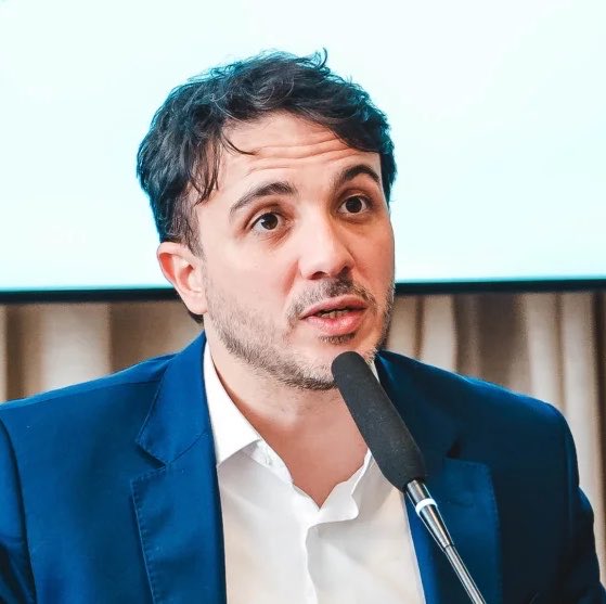 maismissao's tweet photo. 🚨AGORA!

Nunes Marques (TSE) recusa pedido de Renan Santos de participar do debate da Rede Globo.

Apesar da recusa, Renan e o Partido Missão também recorreram ao STF para fazer com que o candidato se faça presente no último debate presidencial antes do primeiro turno das eleições.

Está nas mãos de Carmen Lúcia.