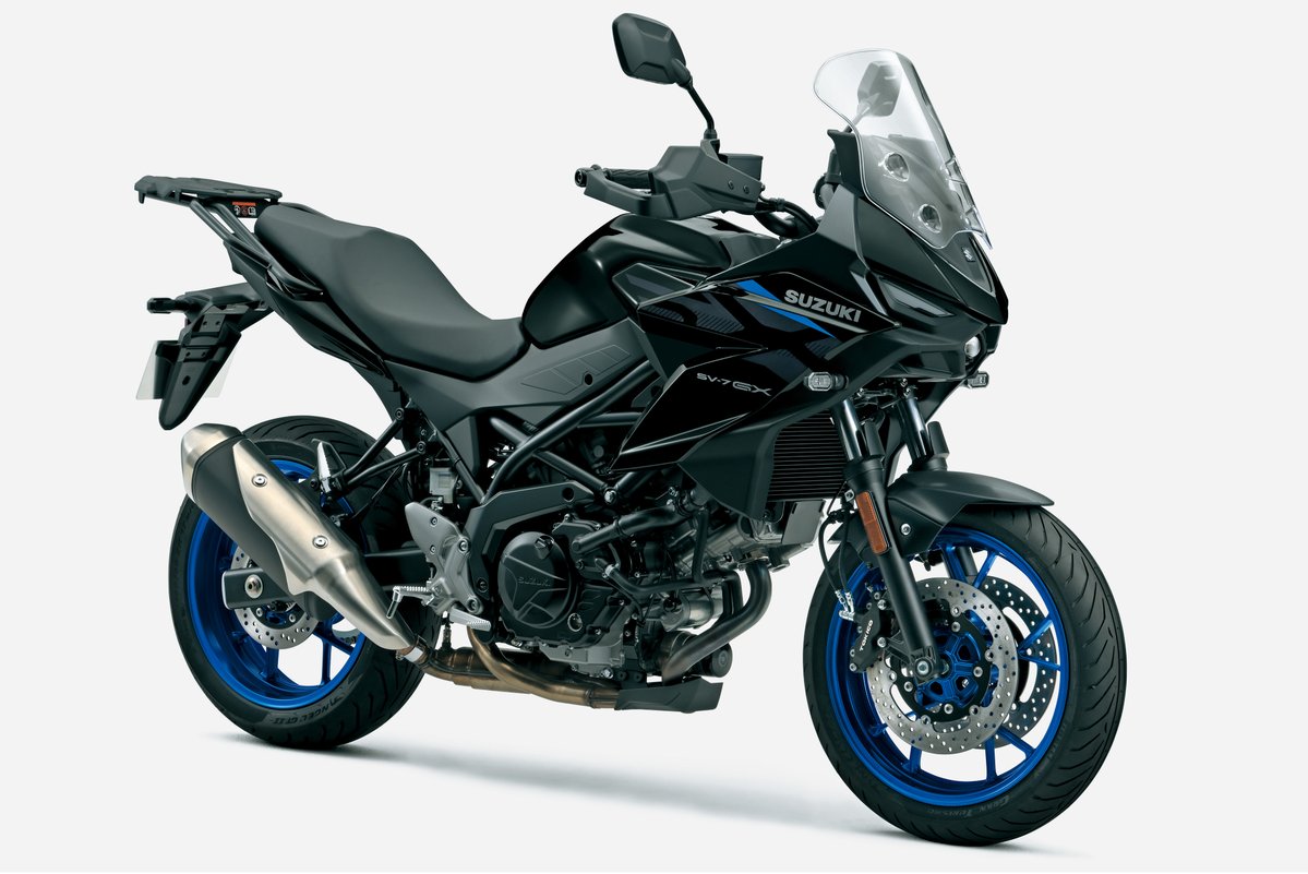 suzukicojpmotor's tweet photo. 【製品リリース情報：SV-7GX】
スポーツバイクのスポーツ性とアドベンチャーモデルの快適性を融合させたクロスオーバーモデル SV-7GX 新登場。
発売日：2026年10月13日（火）
https://t.co/aAN10PGGLP https://t.co/KH17ZU0C41