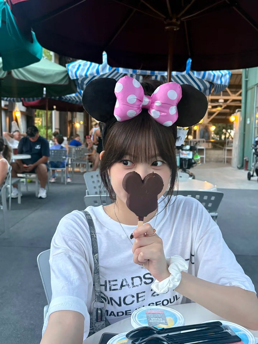 xhae_y's tweet photo. 분명 딸랑구였는데 놀이공원 가면 여친이 됨 https://t.co/inwyAk0LEQ