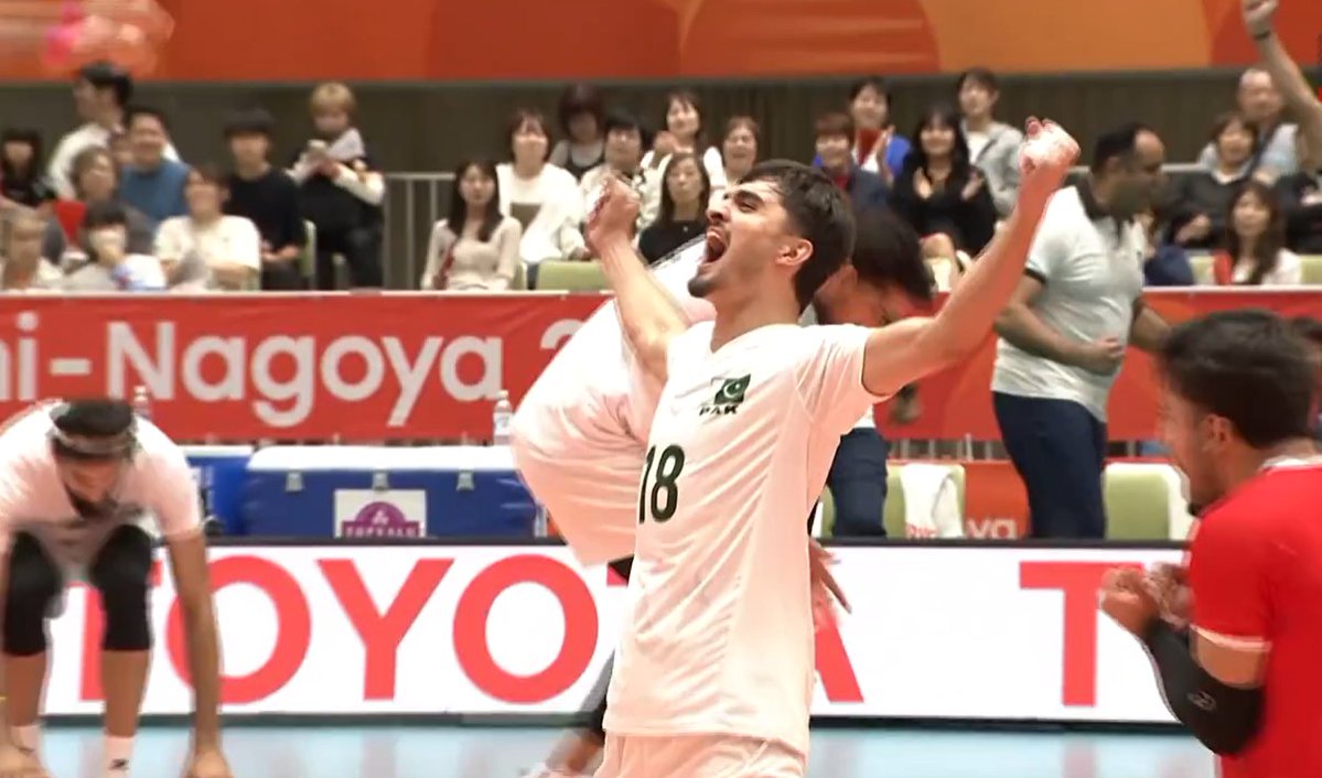 Muneeb313_'s tweet photo. BREAKING: Pakistan beats India 3-0 to qualify for the semi-finals of volleyball in Asian Games. Complete domination, WHAT A WIN! 🇵🇰👏 https://t.co/DEDSlnvcH5