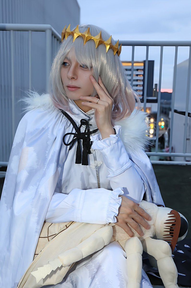shattered_g1ass's tweet photo. 【Cosplay/コスプレ】
FGO Oberon
撮影📸@Motomiya634 ありがとうございます！

｢……ん？ああ、少し考え事をね？｣ https://t.co/P6gOzDVEy1