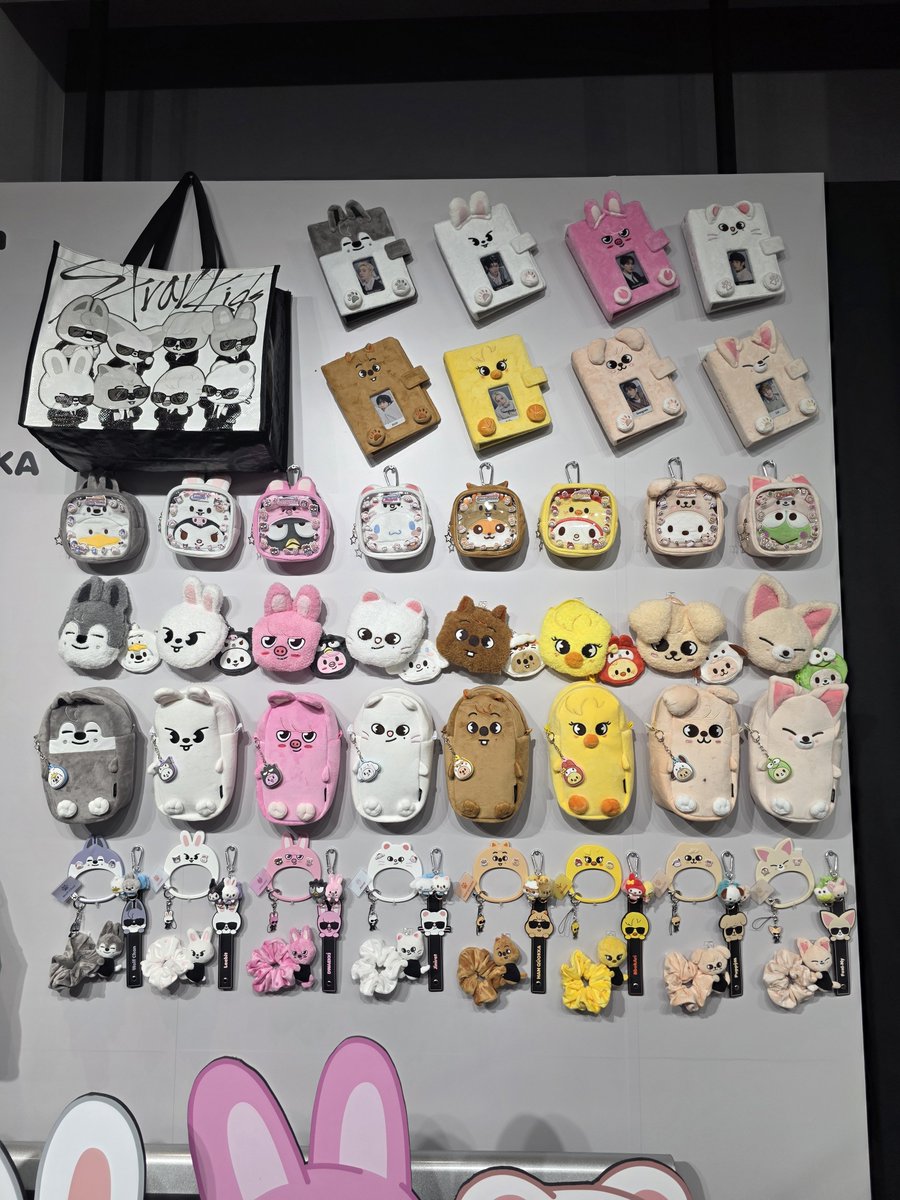 ailoveskz_felix's tweet photo. POPUP！SANRIOかわいい🎀💛 https://t.co/3oPXQeDJbw