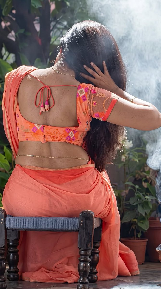 Rashu731's tweet photo. Amma: Konjam neram veliya poren.
Me: Seri ma 😇
Door close aana 2 seconds later:
SISSY MODE ON😜🔥 https://t.co/HamtSGgDby