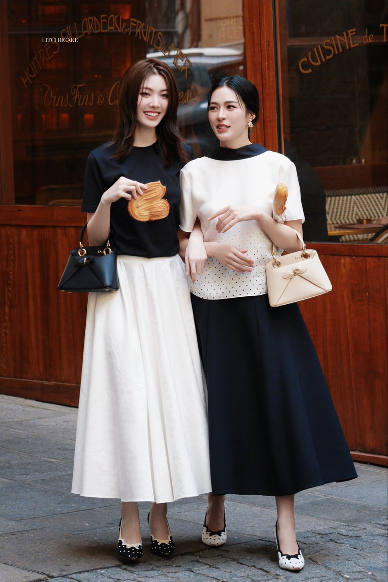 Litchiicake's tweet photo. ☺️☺️

#LinglingKwong #OrmKornnaphat 
#LingOrmDiorSummer27 #LingOrm 
#Dior #DiorSummer27 #PFW https://t.co/xbEyxh6BYA