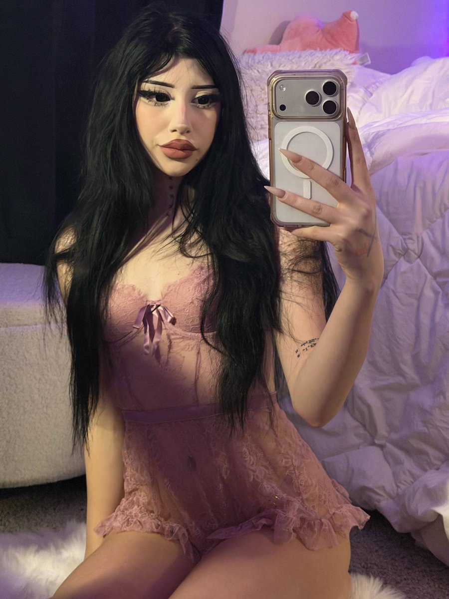 genetouchy's tweet photo. never thought pink suits me well https://t.co/CrLOFXyg0E