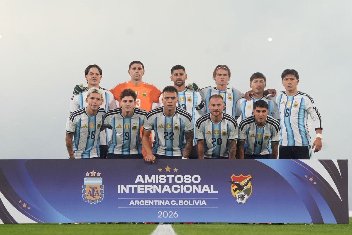 tapiachiqui's tweet photo. Volvimos a jugar en el país y con el apoyo de toda nuestra gente. Qué lindo ver disfrutar a las familias junto a la Scaloneta.

Gracias todos los que estuvieron, una vez más, alentando a nuestra Selección, ya sea desde el estadio como desde cualquier parte del Mundo 🩵🤍🩵 https://t.co/nrZ83rAnPk