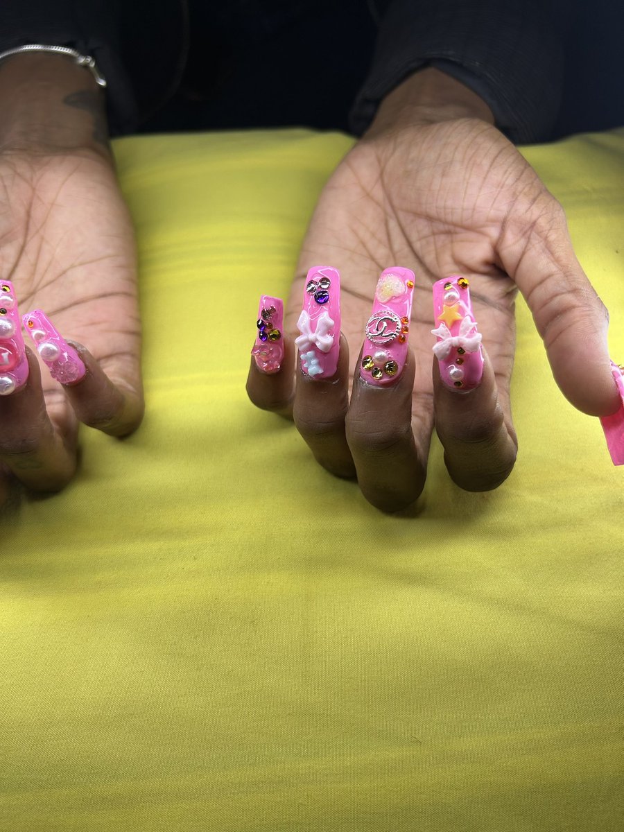 nailsbyhaley's tweet photo. Acrylic nails by Nicole Haley 🎀 https://t.co/LHnBhjRP4F