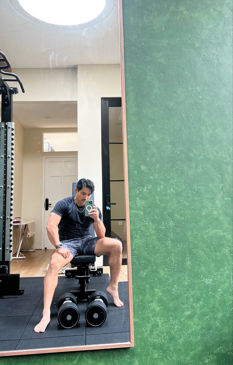 yoshi_sudarso's tweet photo. Don’t mind the ironing board in the bg 😅 https://t.co/X6bM0vOIu2